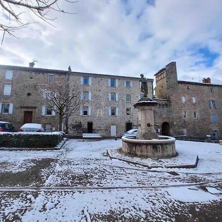 Logement Moderne Au Coeur Du Village Saint-Georges-de-Luzencon ภายนอก รูปภาพ