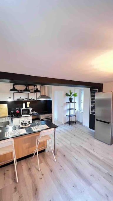 Logement Moderne Au Coeur Du Village Saint-Georges-de-Luzencon ภายนอก รูปภาพ