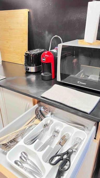 Logement Moderne Au Coeur Du Village Saint-Georges-de-Luzencon ภายนอก รูปภาพ