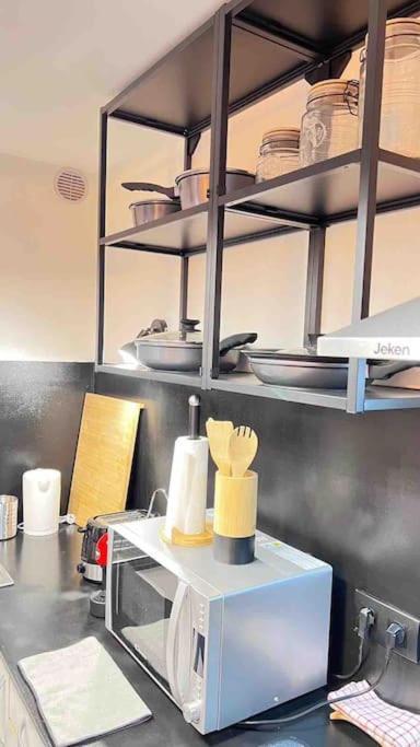 Logement Moderne Au Coeur Du Village Saint-Georges-de-Luzencon ภายนอก รูปภาพ