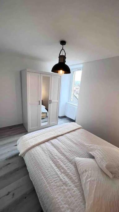 Logement Moderne Au Coeur Du Village Saint-Georges-de-Luzencon ภายนอก รูปภาพ