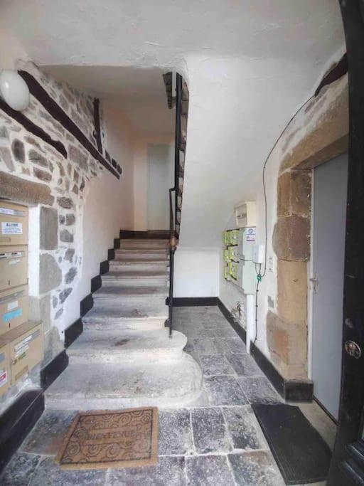 Logement Moderne Au Coeur Du Village Saint-Georges-de-Luzencon ภายนอก รูปภาพ